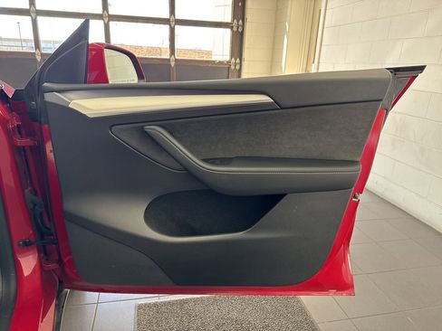 Used 2022 Tesla Model Y Long Range image 56