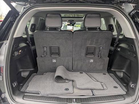 Used 2023 Jeep Grand Cherokee L Limited w/ Luxury Tech Group II image 15