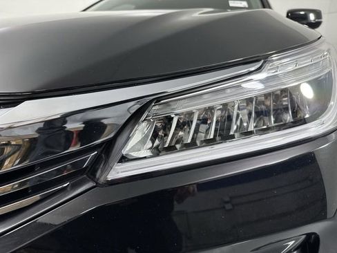 Used 2016 Honda Accord Touring image 28