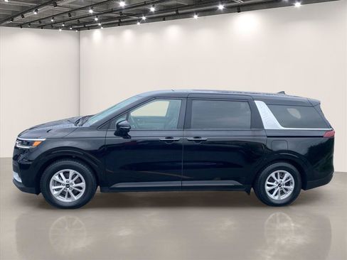Used 2024 Kia Carnival LX FWD image 5