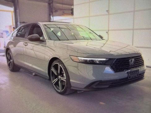 Used 2025 Honda Accord Sport image 1