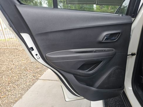 Used 2015 Chevrolet Trax LTZ image 11