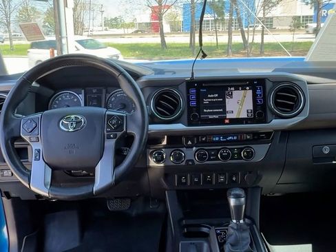 Used 2016 Toyota Tacoma Limited w/ Towing Package image 24