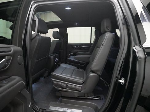 Used 2022 GMC Yukon XL Denali image 16