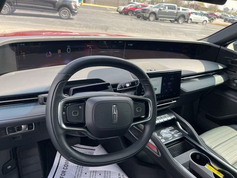 Used 2024 Lincoln Nautilus Reserve w/ Equipment Group 202A image 10