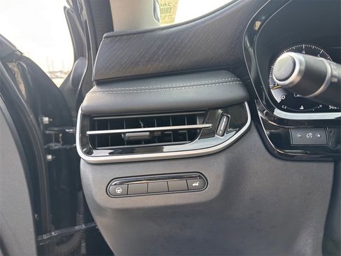 Used 2023 INFINITI QX60 Sensory w/ Cargo Package image 24