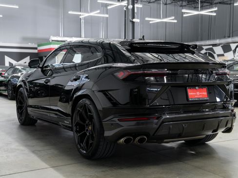 Used 2023 Lamborghini Urus Performante AWD/4WD image 6