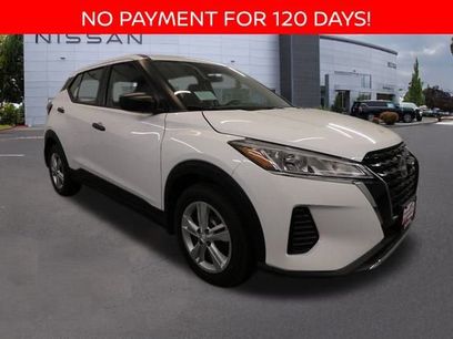 New 2025 Nissan Kicks Play S