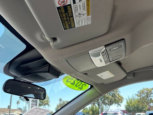 Used 2025 Nissan Rogue SV FWD image 15