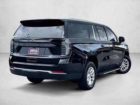 Used 2025 Chevrolet Suburban LT w/ Comfort Package RWD image 2