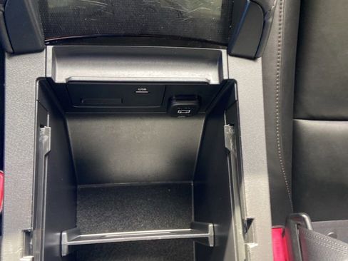 Used 2019 MAZDA MAZDA3 Hatchback w/ Preferred Package FWD image 21