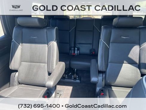 Used 2022 Cadillac Escalade Premium Luxury AWD/4WD image 23