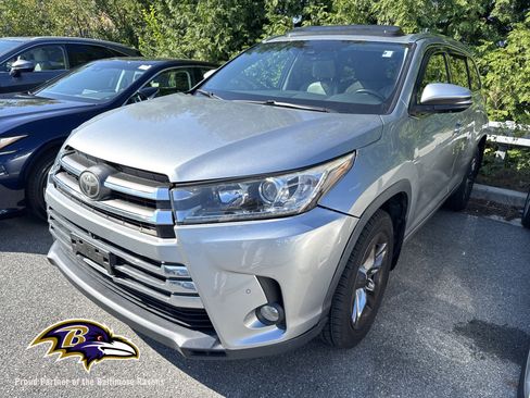 Used 2017 Toyota Highlander Limited image 1