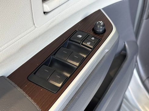 Used 2024 Toyota Sienna LE image 17