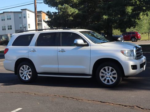 Used 2016 Toyota Sequoia Platinum AWD/4WD image 2