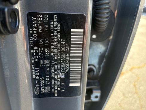 Used 2025 Hyundai Venue SEL image 29