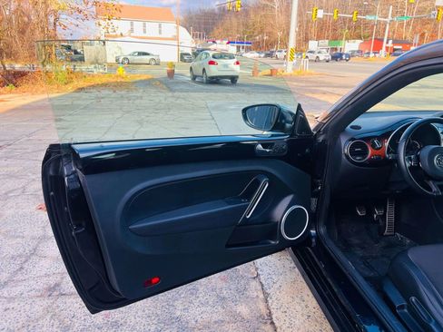 Used 2013 Volkswagen Beetle Turbo image 22