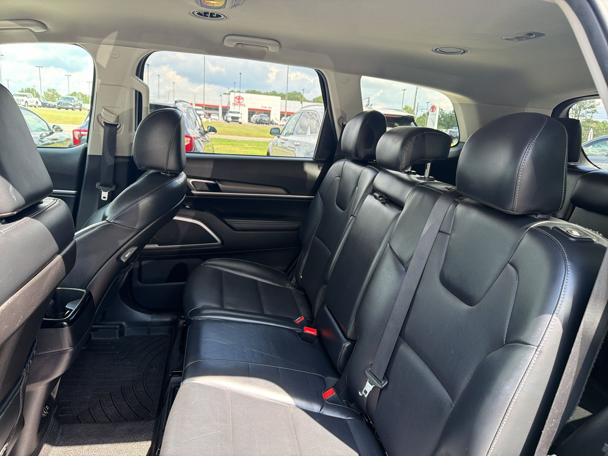 Used 2022 Kia Telluride LX FWD image 17