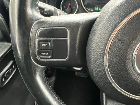 Used 2014 Jeep Wrangler Unlimited Sahara w/ Dual Top Group AWD/4WD image 17