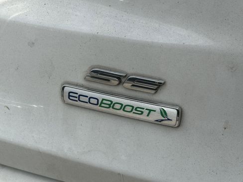 Used 2020 Ford Fusion SE FWD image 10