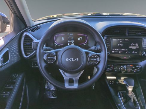 Used 2023 Kia Soul LX w/ LX Technology Package image 12