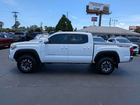 Used 2018 Toyota Tacoma TRD Off-Road AWD/4WD image 8