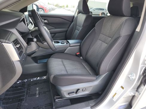 Used 2025 Nissan Rogue SV image 12