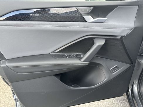 New 2026 Volkswagen Tiguan SE R-Line image 13