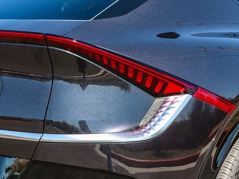 New 2025 Kia EV6 Wind image 18