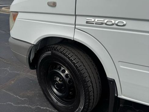 Used 2006 Dodge Sprinter 2500 w/ PWR Convenience Group image 9