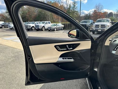 Used 2025 Mercedes-Benz E 350 4MATIC Sedan image 22