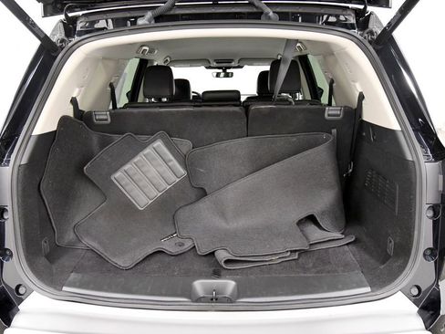 Used 2024 Nissan Pathfinder SL AWD/4WD image 7