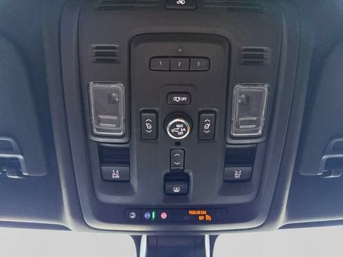 Used 2021 GMC Yukon Denali w/ Denali Premium Package AWD/4WD image 22