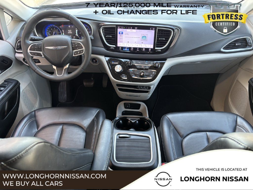 Used 2023 Chrysler Pacifica Touring-L FWD image 9