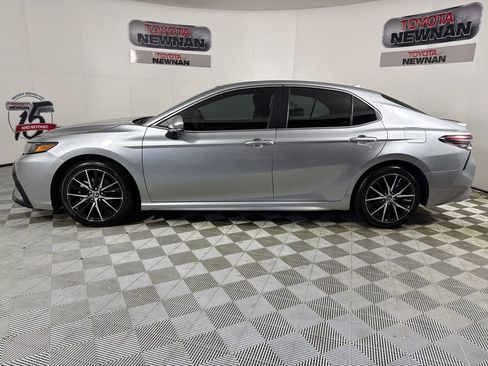Used 2023 Toyota Camry SE image 6