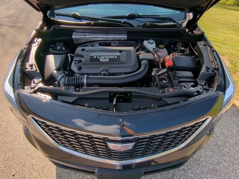 Used 2023 Cadillac XT4 Luxury w/ Cold Weather Package AWD/4WD image 24