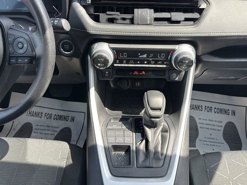Used 2025 Toyota RAV4 XLE AWD/4WD image 17