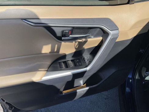 Used 2025 Toyota RAV4 XLE Premium image 27
