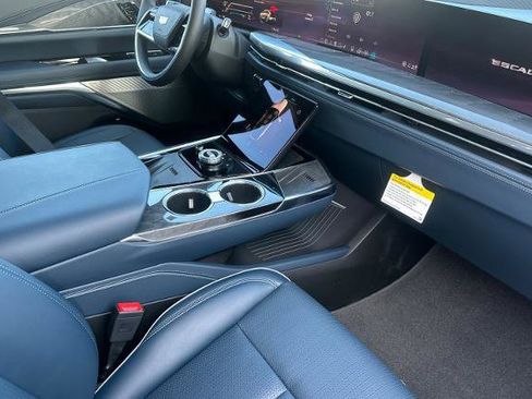 New 2025 Cadillac Escalade IQ Luxury 2 image 18