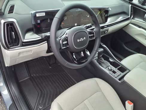 Used 2025 Kia Sorento S image 11
