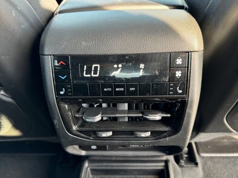 Used 2023 Jeep Grand Cherokee L Limited w/ Luxury Tech Group II AWD/4WD image 21