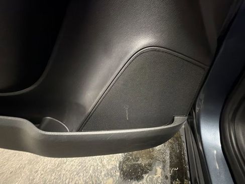 Used 2022 Chevrolet Trax LT w/ LT Convenience Package image 24