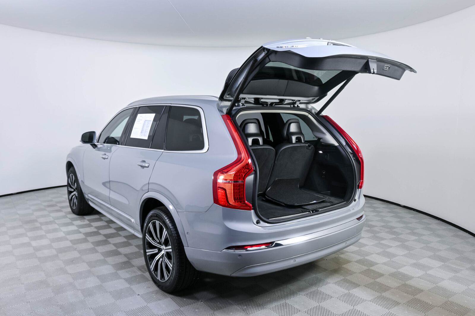 Certified 2024 Volvo XC90 B5 Plus AWD/4WD image 31