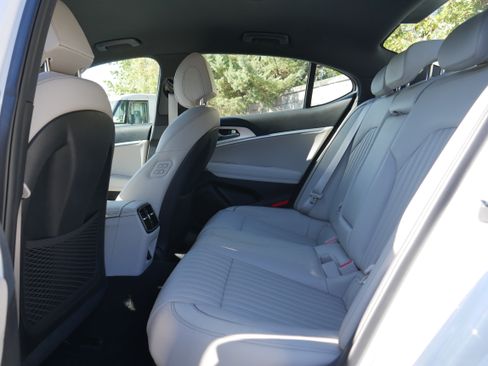 Used 2022 Genesis G70 3.3T image 14