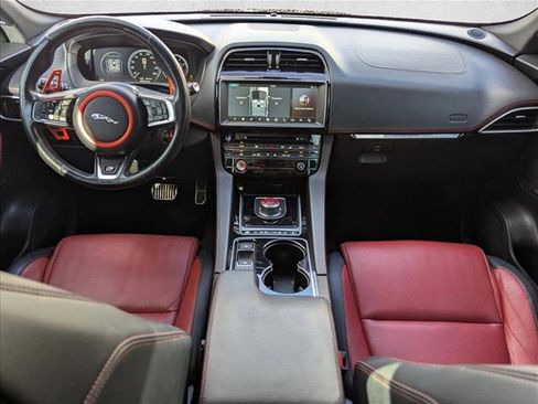 Used 2017 Jaguar F-PACE R-Sport image 15