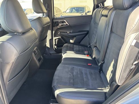 Used 2024 Mitsubishi Outlander FWD image 9