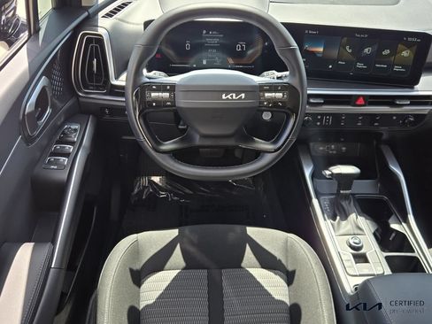 Certified 2026 Kia Sorento LX FWD image 13