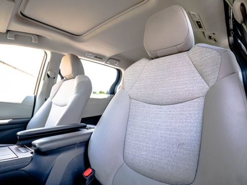 Used 2024 Toyota Sienna LE w/ LE Plus Package AWD/4WD image 6