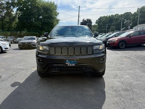 Used 2018 Jeep Grand Cherokee Altitude AWD/4WD image 2