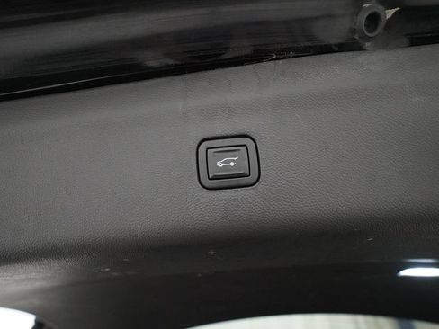 Used 2021 Buick Enclave Essence w/ Sound and Sites Package AWD/4WD image 15